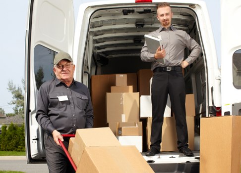 A moving van ready for a local Emersonpark house move
