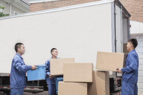 Local removals vehicle and boxes for an Emersonpark relocation