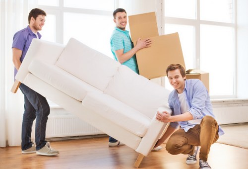Household and business transport with a removals van in Emersonpark